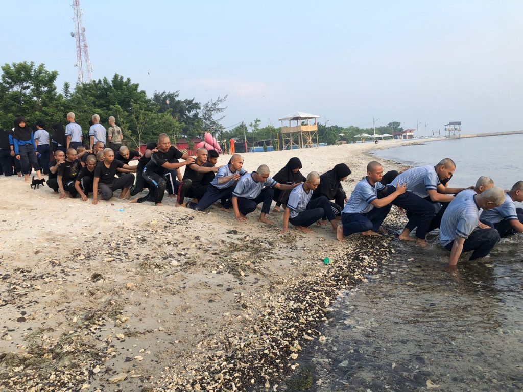 Latihan Dasar Kepemimpinan Siswa di Pulau Untung Jawa